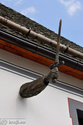 Roka pravice - Simbol svobodnega sodstva in trgovine