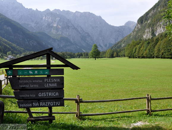 Direction sign for Tourist farms Plesnik and Lenar, farm house Ojstrica and private hotel Na razpotju