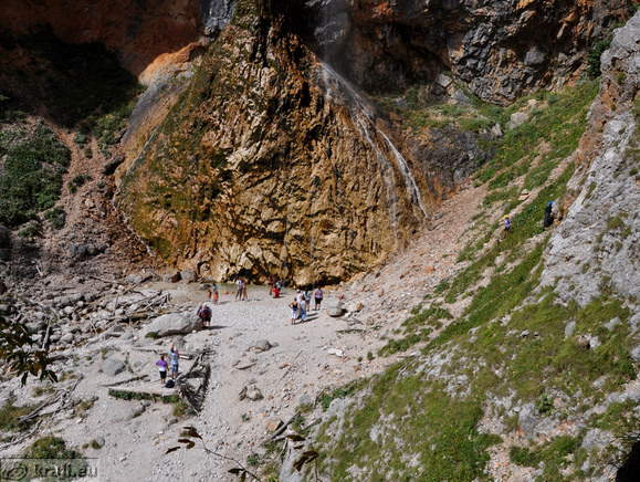 Refreshment under Rinka Waterfall Refreshment under Rinka Waterfall