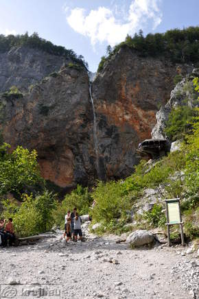 First view of Rinka Waterfall First view of Rinka Waterfall
