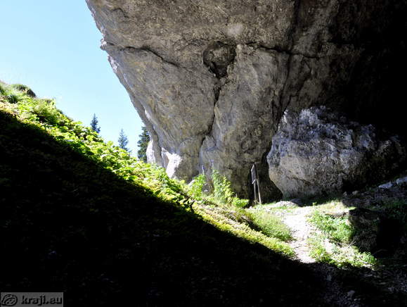 Entrance into Potocka zijalka Cave