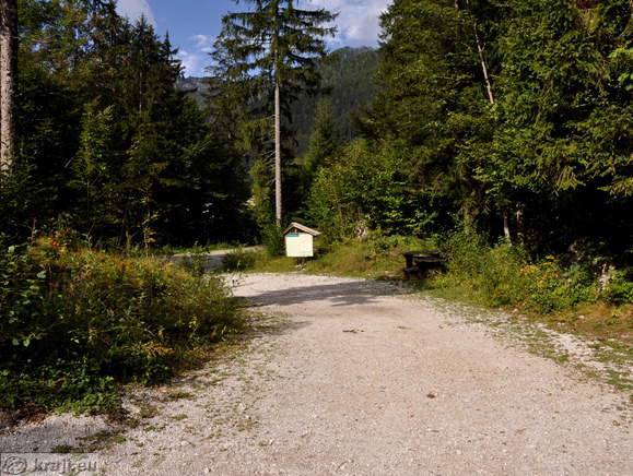 Parkirišče pred Robanovim kotom 