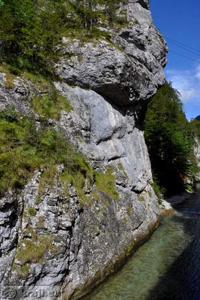 Stena nad reko Savinjo