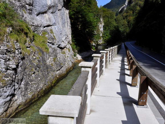 Pot proti Presihajočemu studencu