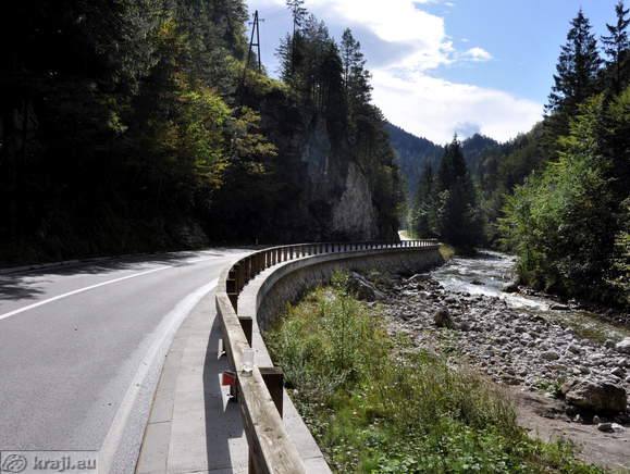 Cesta med Lučami in Logarsko dolino