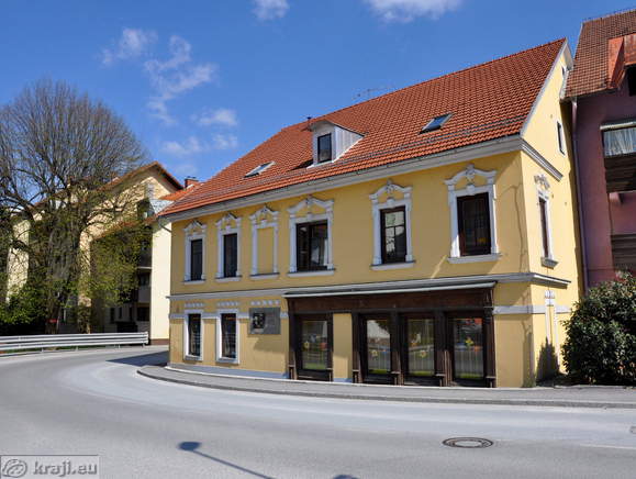 House with the memorial plate