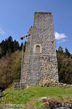 Sostanj Castle with portal