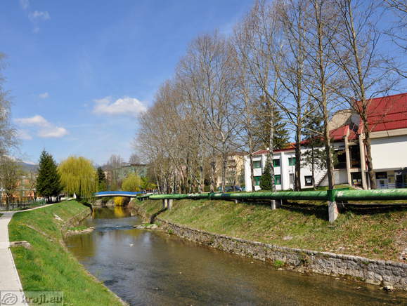Footpath along the Paka River by the left bak