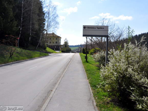 Usmerjevalna tabla - Bolnišnica Topolšica Usmerjevalna tabla - Bolnišnica Topolšica