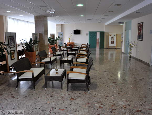 Part between the restaurants