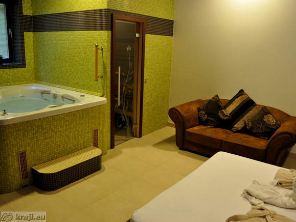 Private wellness with whirl-pool, finnish and steam bath