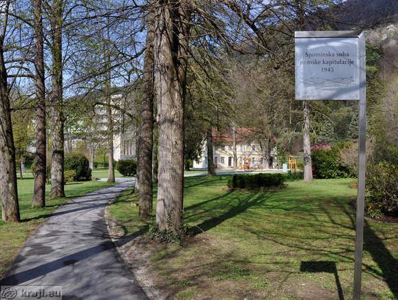 Footpath by the park to the Memorial room