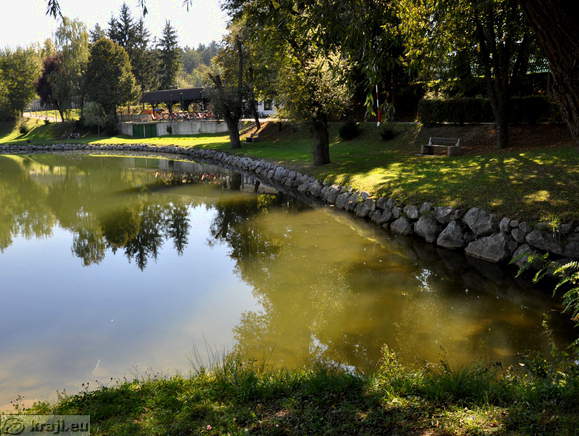 Ribiški dom ob Škalskem jezeru