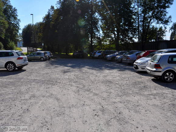Parkirišče v bližini Ribiškega doma in stadiona v Velenju