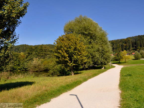 Pot okrog Škalskega jezera