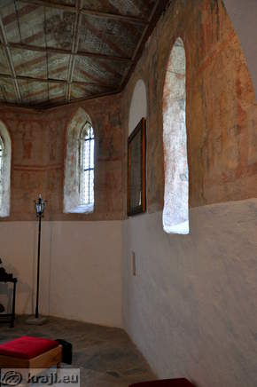 Gotska okna v prezbiteriju