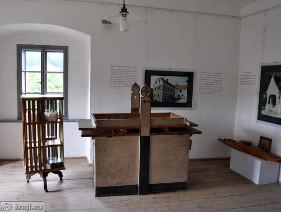 Kirche Hl. Nicholaus mit Pfarrhaus - Slomsek Zimmer