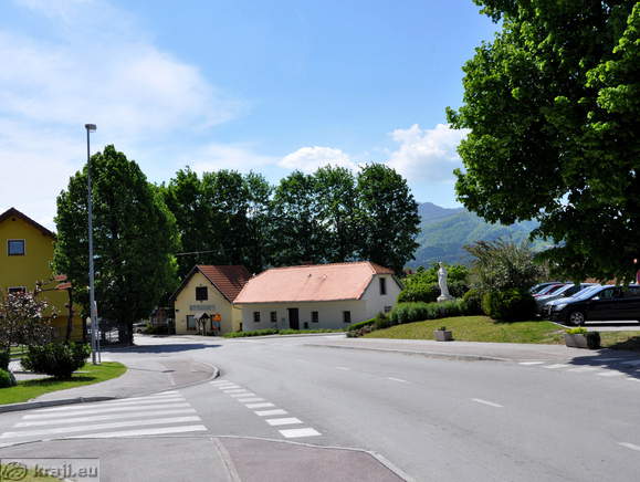 Cesta proti Rimski nekropoli