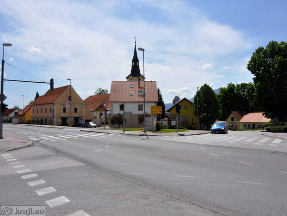 Petrov trg v Šempetru