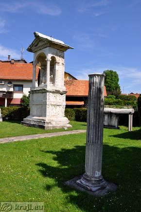 The Tomb of the Spectatii with a pillar in front