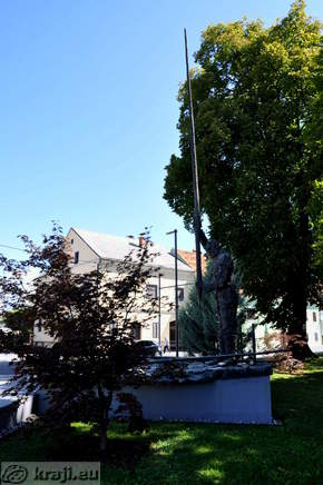 Skulptura Hmeljar pri mestnem parku