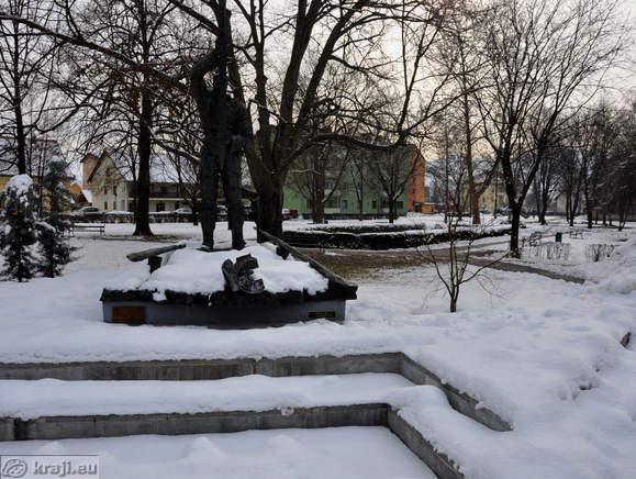 Skulptura Hmeljar in mestni park v Žalcu