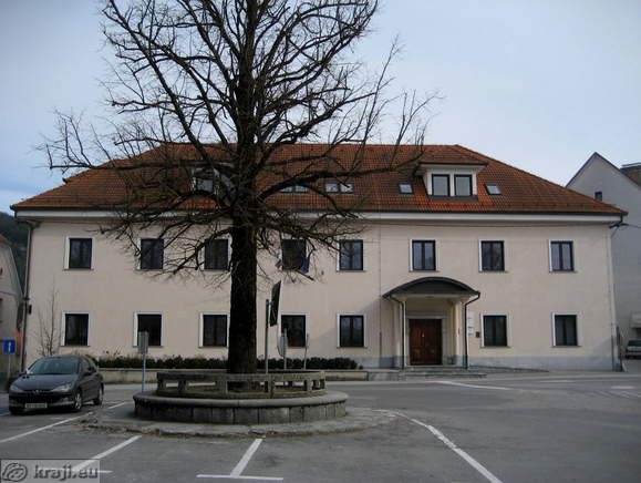 Knjižnica Jožeta Udoviča na Taborju v Cerknici
