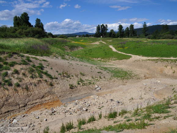 Footpath to the parking area at Lake Cerknica