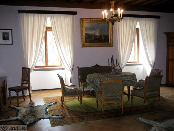 Sobe so opremljene z originalnim pohištvom