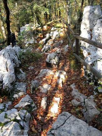 Pot čez Mali naravni most