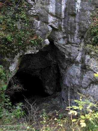 Spust v udornico, ki vodi naprej do udornice pod Malim naravnim mostom