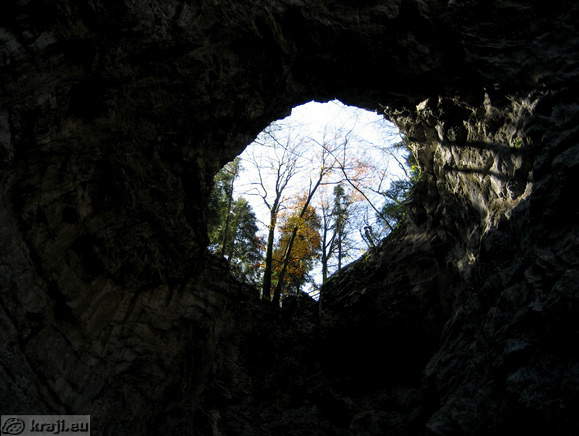 Okno ob Malem naravnem mostu