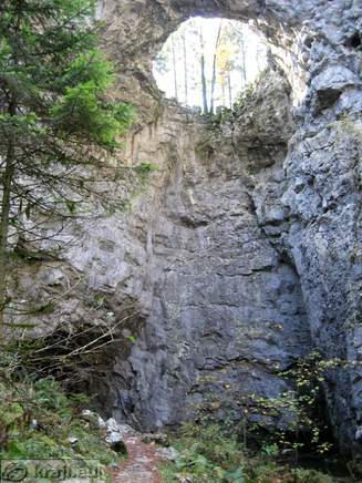 Pogled z udornice na okno ob Malem naravnem mostu