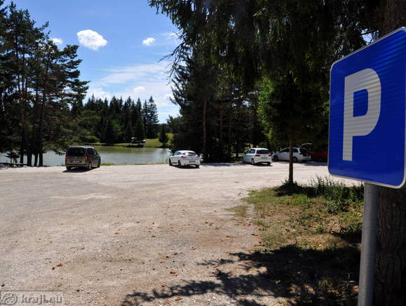 Parkirišče pri Bloškem jezeru