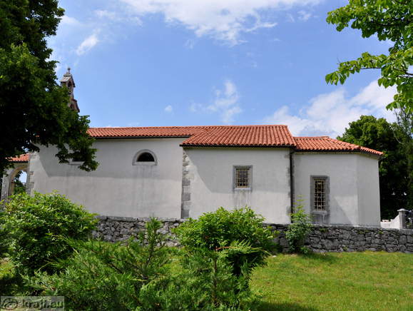 Cerkev Marijinega rojstva s strani