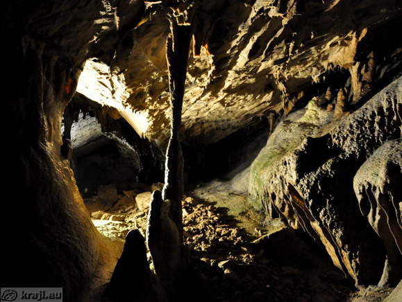 Stalagmat ali kapniški steber