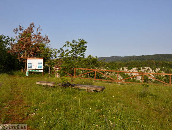 Razgledna točka z informativno tablo