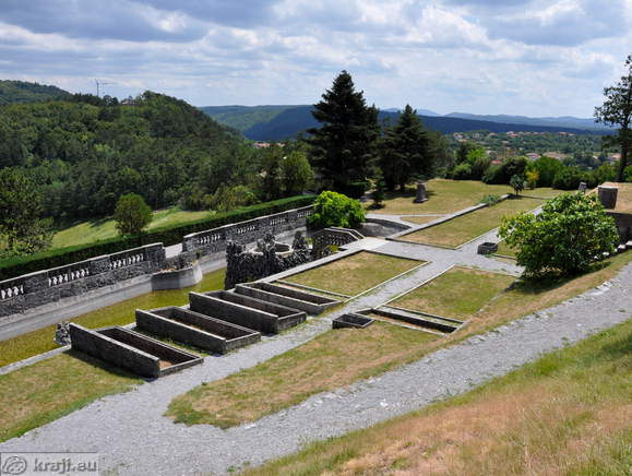Nekdanji zelenjavni vrt s toplimi gredami