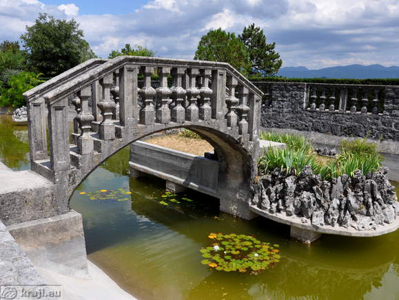 Beneško oblikovan mostiček, ki ga je zasnoval arhitekt Maks Fabiani