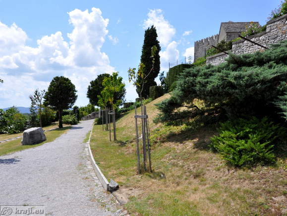 Pot proti Kobdiljskemu stolpu