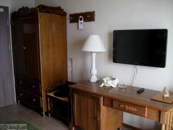 Villa Palma - Televizija, miza, omara