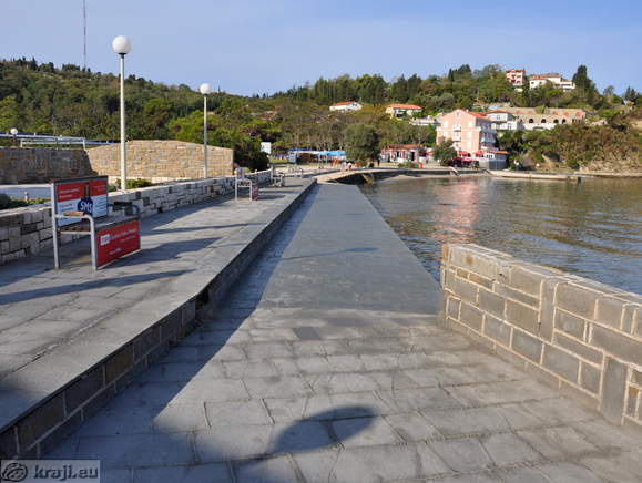 Path along the beach in Fiesa