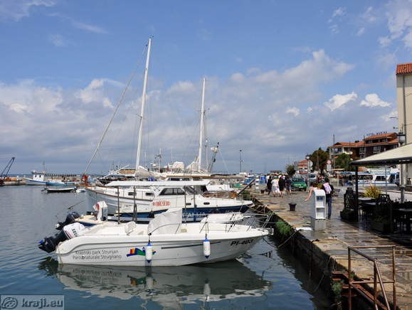 The end of the Soncno nabrezje at the harbour (Mandrac) in Izola