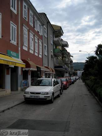 Building in Soncno nabrezje