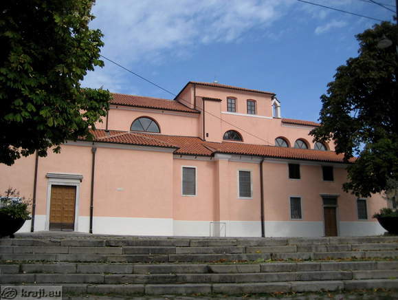 Osrednji del župnijske cerkve sv. Mavra