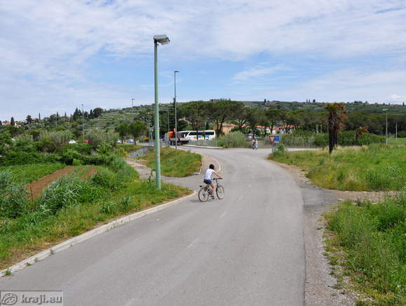 Road near the main crossing at Strunjan