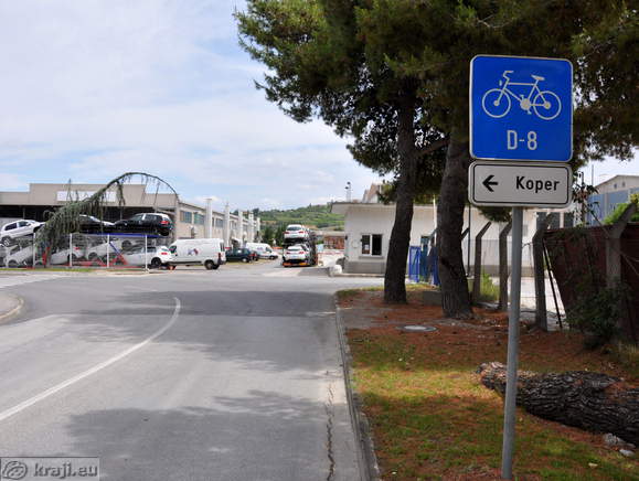 Usmerjevalna tabla za smer Koper