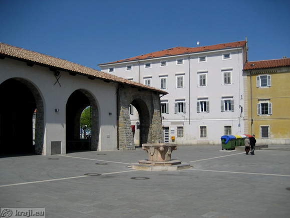 Carpaccio Square with Taverna on left
