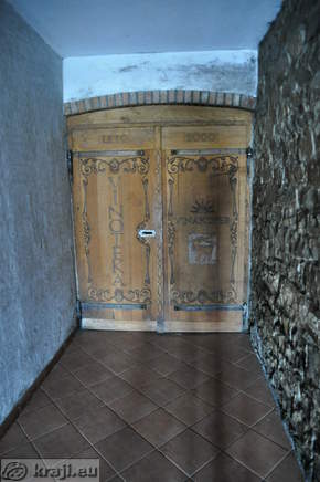 Vinoteka - Entrance