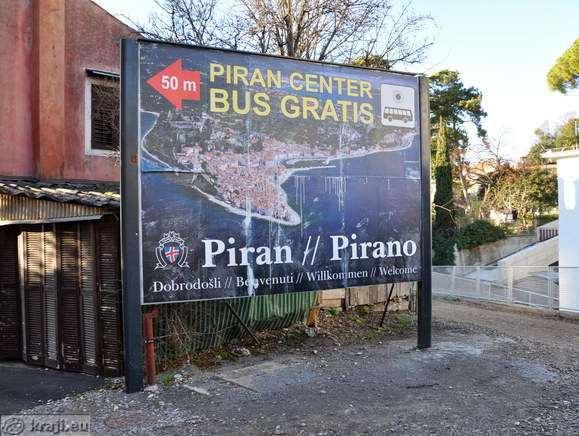 Direction sign for free bus to Piran